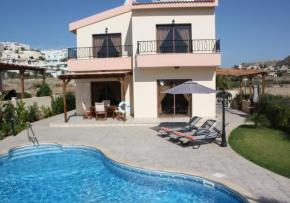 Vineland Cottage . Free Wi-fi . Big pool with walk in steps
